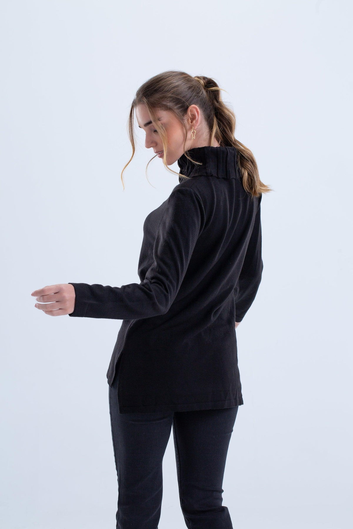 Asymmetrical Black Pullover - Carina - كارينا